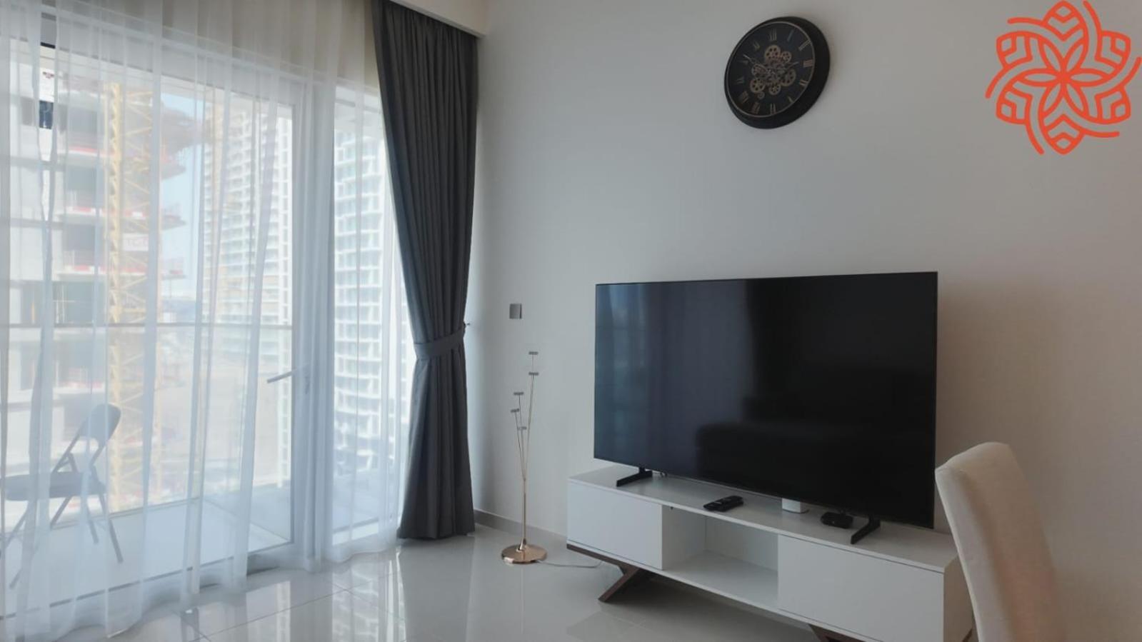 Beachfront 1 Bedroom * Dubai